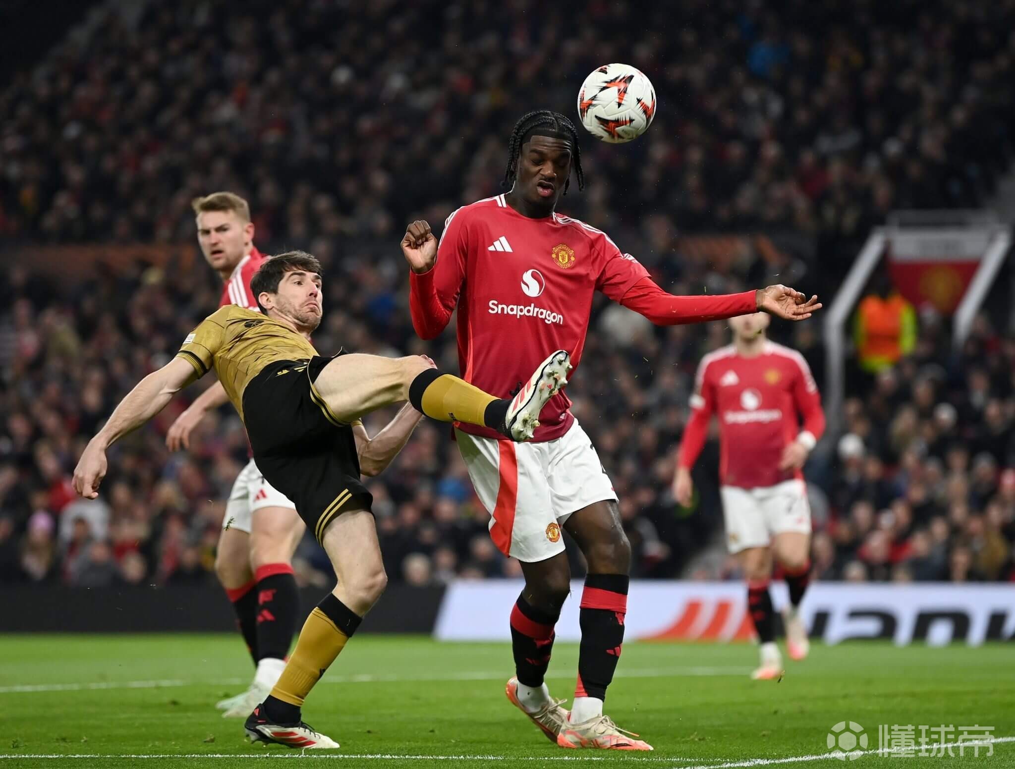 国际比赛日足总杯焦点战；曼联战术微调；赛场秩序良好；身体对抗强度拉满的简单介绍