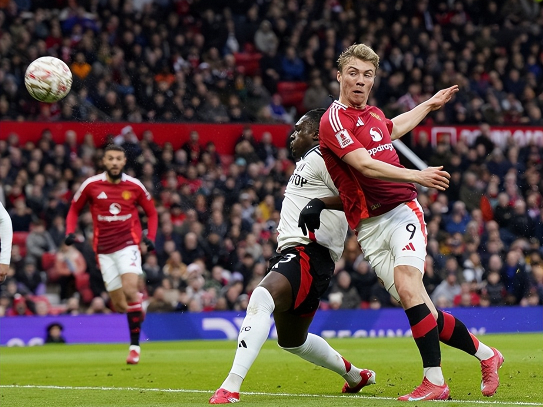 国际比赛日足总杯焦点战；曼联战术微调；赛场秩序良好；身体对抗强度拉满的简单介绍