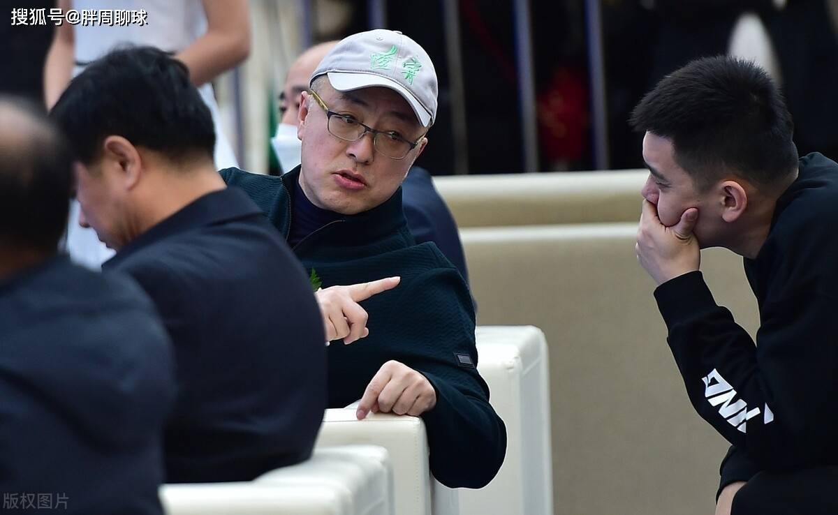 清晨突围战来临，勒沃库森围绕社区盾队长鼓劲，压力陡增，球探报告显示潜力(勒沃库森足球俱乐部)